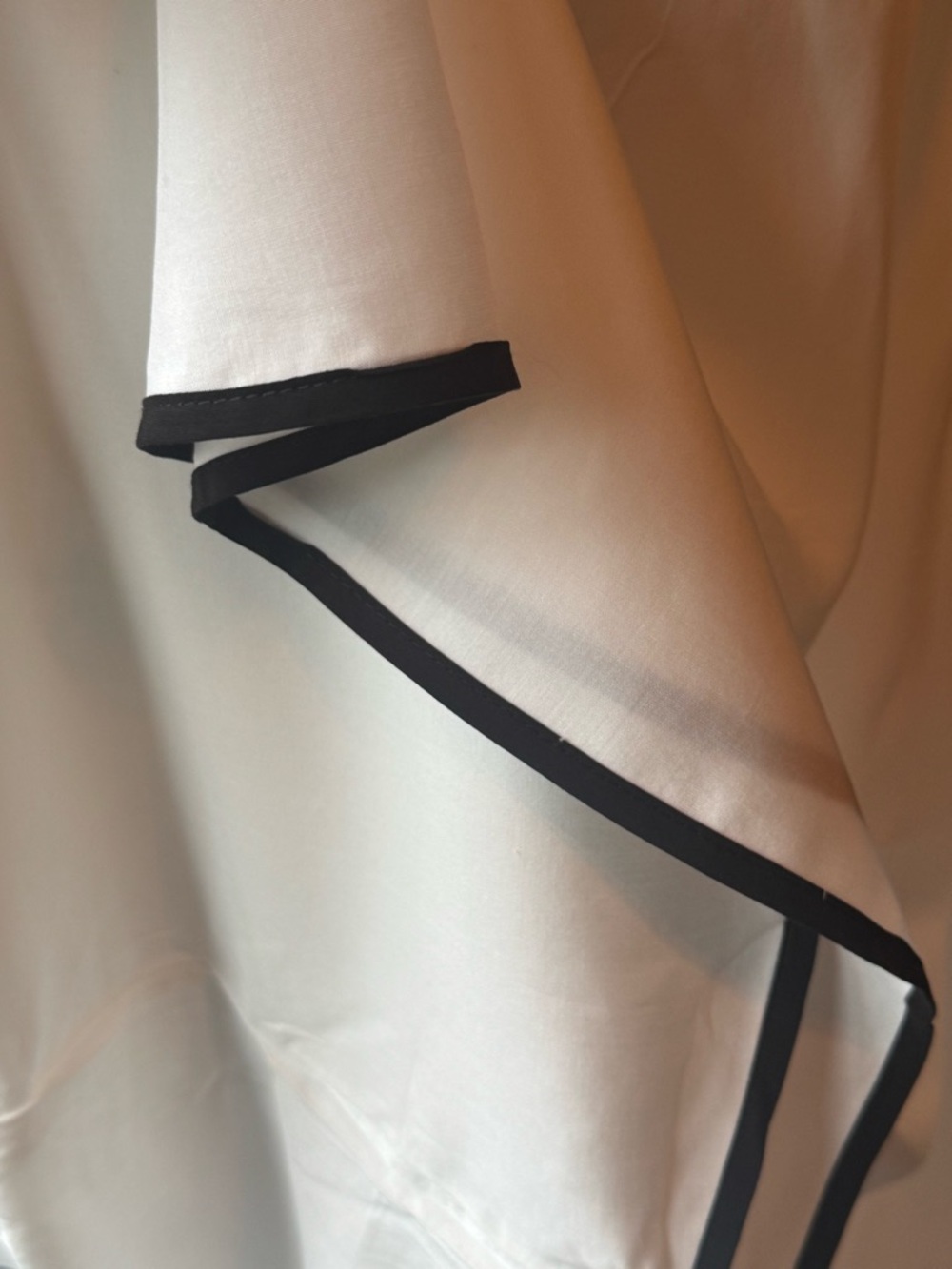 Women's white  Skirt with Elastic Waist and Black Bow and trim Detail NWOT M - Picture 6 of 8